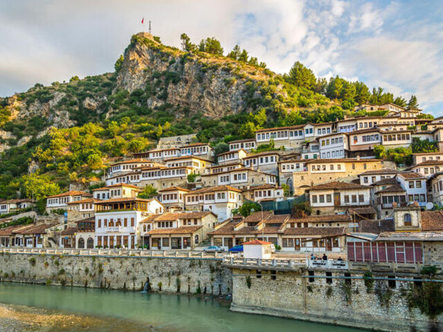 İzmir Çıkışlı Vizesiz Uçaklı Balkan Masalı Turu (Ekstra Turlar Dahil)